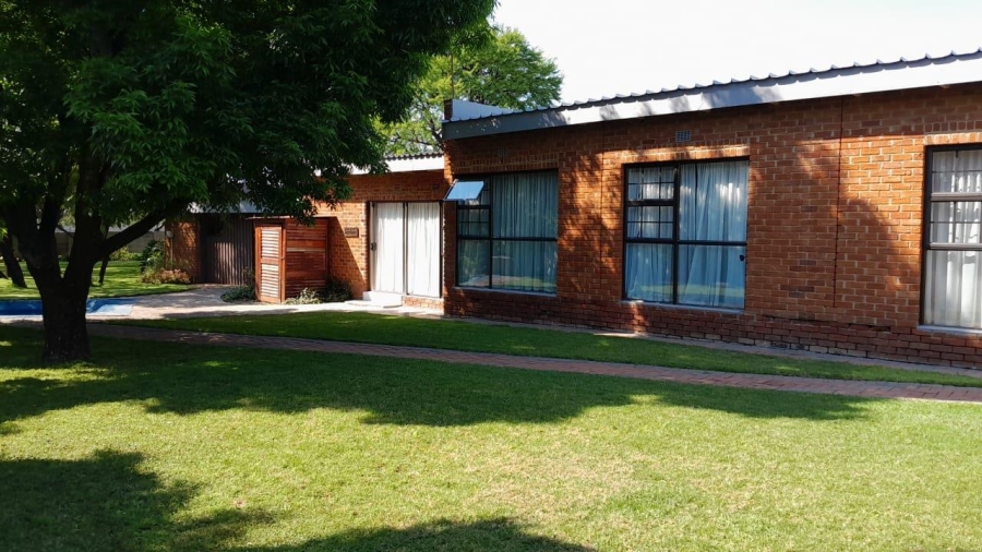 5 Bedroom Property for Sale in Riebeeckstad Free State